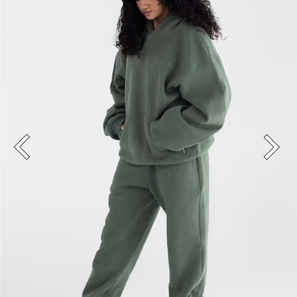 Comfrt minimalist forest green sweatpants/Jogger Pants